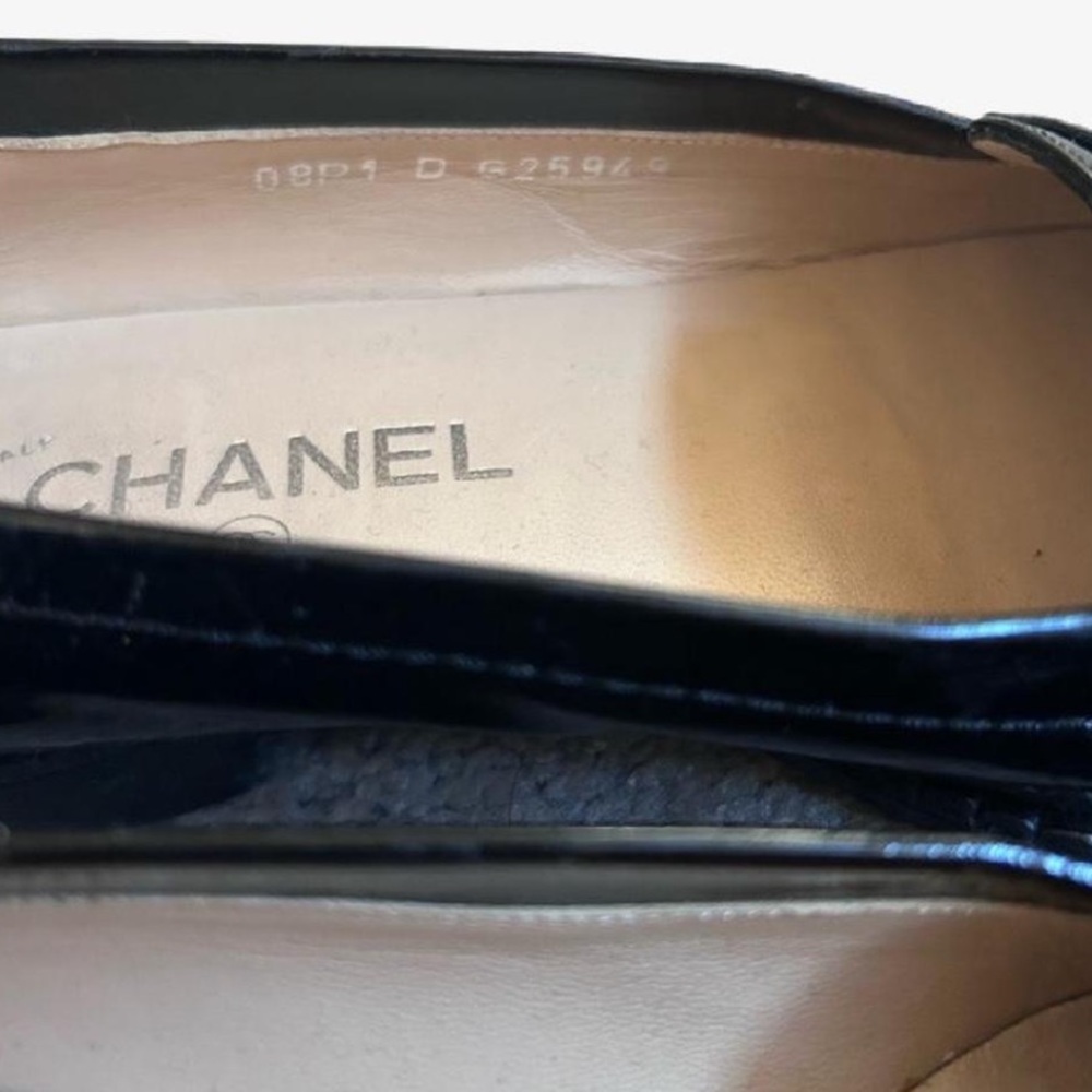 CHANEL Glossy Black Loafers with Logo - Picture 7 of 8
